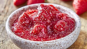 Confiture de Fraises aux Graines de Chia : la Recette Facile et Saine !