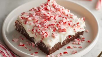 Gâteau Poke à la Menthe Poivrée