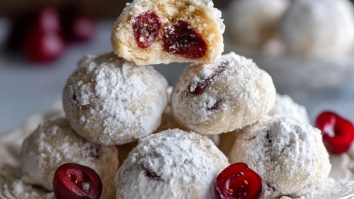 Biscuits Aux Cerises Enneigés