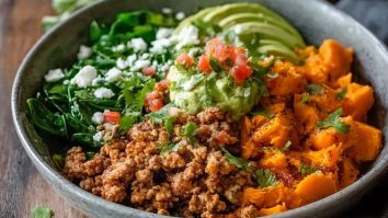 Bol De Dinde Hachée Et Patate Douce Délicieux