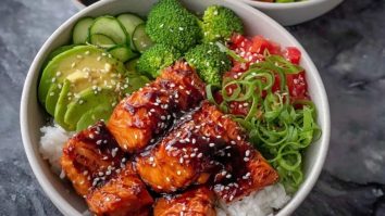 Bols De Saumon Teriyaki Floconneux