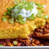 Chili Et Casserole De Pain De Maïs