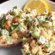 Salade de Pois Chiches Écrasés au Yaourt Grec