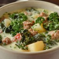Soupe Crémeuse Aux Saucisses, Chou Frisé Et Pommes De Terre