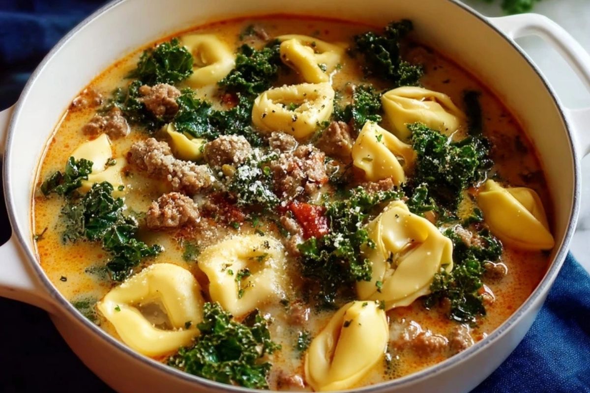 Soupe De Tortellini Aux Saucisses Et Au Kale